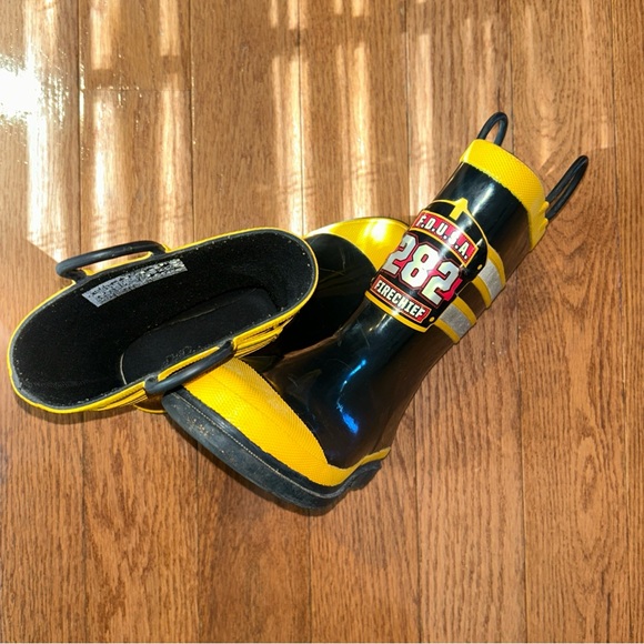 Western Chief Kids Rain Boots - Black and Yellow size 4 - Picture 4 of 7